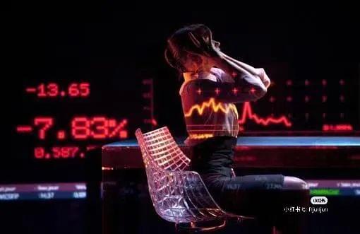 Lisa疯马秀现场照片冒死偷拍:5套内衣+丁字裤 -6park.com