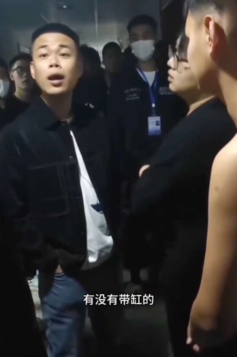 辽宁某职校现男版张美玉查寝自带淫威:谁不服- 综合新闻- 加拿大新闻- 约克论坛