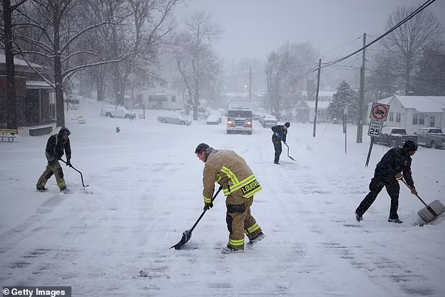 美国南部多州暴雪来了!18州发布警告:非必要勿出行(图)